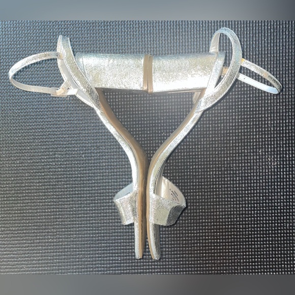 Guess Metallic Silver Heels - Picture 5 of 11